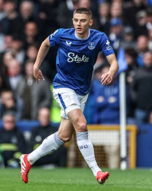 Premier Lig maçında Everton, Manchester City 'ye karşı Goodison Park, Liverpool' da 19 Nisan 2025 'te oynanan Everton maçı sırasında Everton' dan Vitaliy Mykolenko