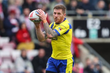 Warrington Wolves takımından Marc Sneyd, 19 Nisan 2025 'te Leigh Spor Köyü' nde oynanan 8. Betfred Süper Lig karşılaşmasında Leigh Leopards 'a karşı Warrington Wolves' u yendi.