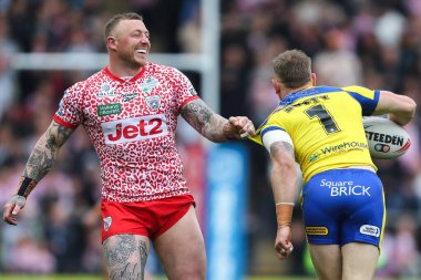 Leigh Leopards 'dan Josh Charley, 19 Nisan 2025' te Leigh Spor Köyü 'nde oynanan Betfred Süper Lig 8. Raundunda Warrington Wolves maçında Warrington Wolves' dan Matt Dufty 'i yakaladı.