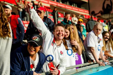 İngiltere taraftarları 2025 Guinness Kadınlar 6 Ulusun İskoçya 'ya karşı Mattioli Woods Welford Road Stadyumu' nda 19 Nisan 2025 'te oynanan maçı izliyorlar.