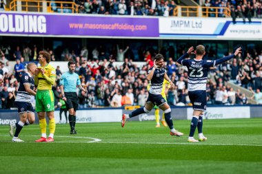 Millwall 'dan Mihailo İvanoviç, 21 Nisan 2025' te Londra 'nın başkenti The Den' de oynanan Sky Bet Şampiyonası maçında 1-0 'lık galibiyetini kutluyor.