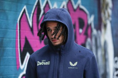 Burnley 'den Hannibal Mejbri, Burnley ile Sheffield United' ın 21 Nisan 2025 'te oynadığı Turf Moor, Burnley' deki Sky Bet Şampiyonası karşılaşması öncesinde stadyuma geldi.