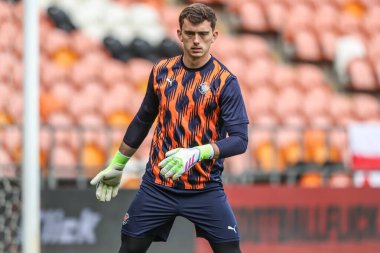 Blackpool 'dan Harry Tyrer 21 Nisan 2025' te Bloomfield Road, Blackpool 'da oynanan Sky Bet 1 karşılaşmasında ısınma turunda