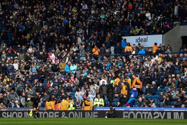 The Hawthorns, West Bromwich County 'de oynanan West Bromwich Albion vs Derby County 21 Nisan 2025 tarihinde oynanan Sky Bet Şampiyonası' nda tıbbi bir acil durum için ara verildi.