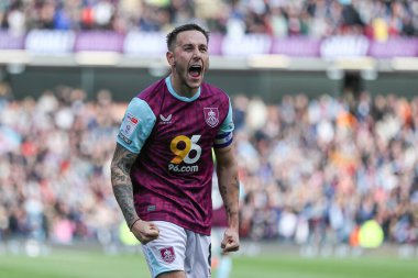 Burnley 'den Josh Brownhill, 21 Nisan 2025' te Burnley ile Sheffield United arasında oynanan Sky Bet Şampiyonası maçında 2-1 'lik galibiyetini kutluyor.