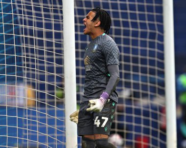 Sheffield 'li Pierce Charles, 21 Nisan 2025' te Sheffield Çarşamba günü Hillsborough, Sheffield, İngiltere 'de oynanan Gökyüzü İddia Şampiyonası maçını kutluyor.