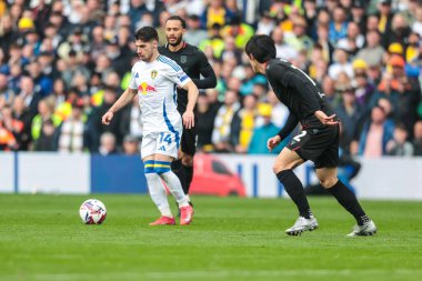 Leeds United takımından Malikane Solomon, 21 Nisan 2025 'te Leeds Road, Leeds, İngiltere' de oynanan Leeds United-Stoke City maçında topu aldı.