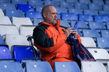 Luton Town taraftarı Sky Bet Şampiyonası öncesinde Luton Town, Bristol City 'ye karşı Kenilworth Road, Luton, İngiltere, 21 Nisan 2025