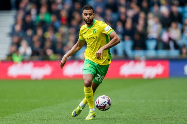 Norwich City 'den Anis Ben Slimane, 21 Nisan 2025' te Londra 'nın The Den kentinde oynanan Sky Bet Şampiyonası maçında topla koşuyor.