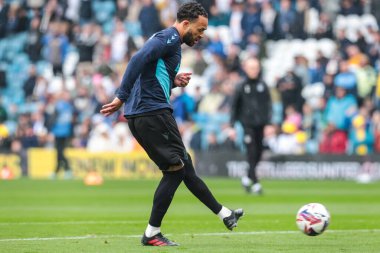 Stoke City 'den Lewis Baker 21 Nisan 2025' te Leeds United ile Stoke City arasındaki Sky Bet Şampiyonası maçında maç öncesi ısınma maçında...