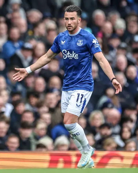 Everton 'dan Jack Harrison Premier League maçı sırasında Everton, Manchester City' ye karşı Goodison Park, Liverpool, İngiltere, 19 Nisan 2025