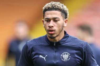 Blackpool 'dan Jordan Lawrence-Gabriel 21 Nisan 2025' te Bloomfield Road, Blackpool 'da oynanan Sky Bet 1 karşılaşmasında ısınma turunda