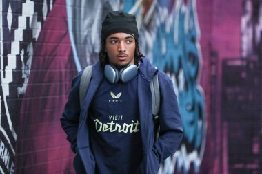 Burnley takımından Luca Koleosho, Burnley ile Sheffield United arasındaki 21 Nisan 2025 'te oynanacak Gökyüzü İddia Şampiyonası maçı öncesinde stadyuma geldi.