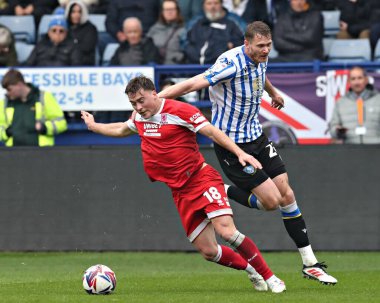 Sheffield Wednesday 'den Svante Ingelsson, Middlesbrough Futbol Kulübü' nden Aidan Morris 'e, 21 Nisan 2025' te Hillsborough, Sheffield, Birleşik Krallık 'ta Çarşamba günü Middlesbrough' a karşı oynanan Gökyüzü İddia Şampiyonası maçında baskı yapıyor.