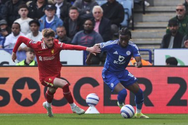 Leicester City 'den Stephy Mavididi, 20 Nisan 2025' te King Power Stadyumu 'nda Leicester City ile Liverpool arasında oynanan Premier League maçında topu aldı.