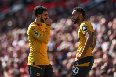 Wolverhampton Wanderers takımından Rayan At-Nouri, 20 Nisan 2025 'te Old Trafford, Manchester, İngiltere' de oynanan Premier League maçında Wolverhampton Wanderers 'a karşı Wolverhampton Wanderers maçında Wolverhampton Wanderers' dan Matheus Cunha ile konuştu.
