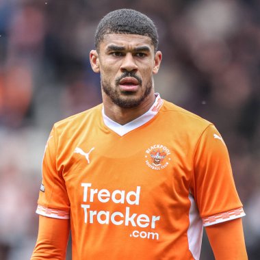 Blackpool takımından Ashley Fletcher 21 Nisan 2025 'te Bloomfield Road, Blackpool' da Blackpool-Wrexham maçında