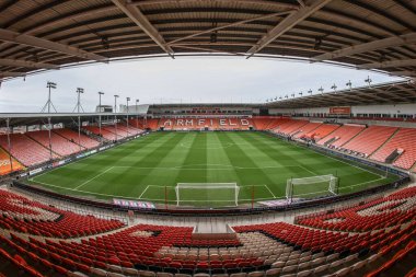 Bloomfield Yolu 'nun, Sky Bet Ligi 1' in önündeki genel görünümü 21 Nisan 2025 'te Bloomfield Road, Blackpool' da Blackpool-Wrexham maçı.