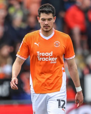Blackpool takımından Elkan Baggott 21 Nisan 2025 'te Bloomfield Road, Blackpool' da Blackpool-Wrexham maçında