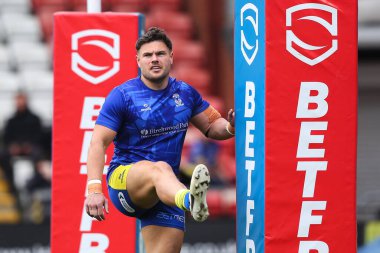 Warrington Wolves takımından Jordy Crowther, 19 Nisan 2025 'te Leigh Spor Köyü' nde oynanan Betfred Süper Lig 8. Raundunun öncesinde ısınma turunda Leigh Leopards ve Warrington Wolves 'a karşı.