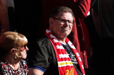 Liverpool taraftarları 20 Nisan 2025 'te King Power Stadyumu' nda Leicester City Liverpool 'a karşı oynanan Premier League maçı sırasında
