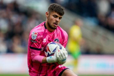 Millwall 'dan George Evans, 21 Nisan 2025' te İngiltere 'nin başkenti Londra' da oynanan Millwall-Norwich City maçında bir kurtarış yaptı.