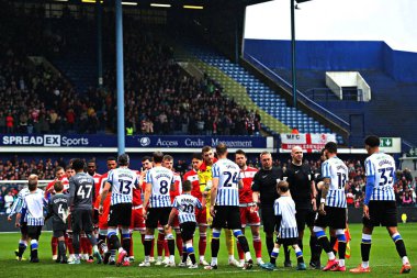Her iki takım da 21 Nisan 2025 'te Hillsborough, Sheffield, İngiltere' de Çarşamba günü oynanan Gökyüzü İddia Şampiyonası maçından önce el sıkışıyor.
