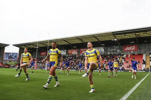 Warrington Wolves takımından Matt Dufty 19 Nisan 2025 'te Leigh Spor Köyü' nde oynanan 8. Betfred Süper Lig karşılaşmasında Leigh Leopards ve Warrington Wolves arasındaki ısınma turunda