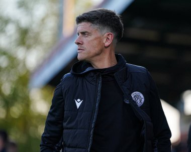 Stevenage 'in teknik direktörü Alex Revell 24 Nisan 2025' te Stevenage - Birmingham City maçı sırasında Lamex Stevenage Stevenage, İngiltere 'de oynandı.