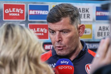 Paul Wellens St. Helens baş antrenörü Jenna Brooks ile Betfred Süper Lig 9. Raundda Halliwell Jones Stadyumu, Warrington, Birleşik Krallık 'ta oynanan Warrington Wolves-St Helens maçında röportaj yaptı.