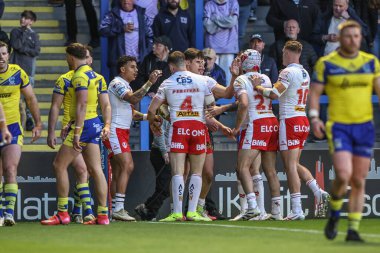 St. Helens 'ten Jon Bennison, 24 Nisan 2025' te İngiltere 'nin Warrington kentinde oynanan Betfred Süper Lig 9. Maçı' nda Warrington Wolves St. Helens 'e karşı oynadığı maçı kutluyor.
