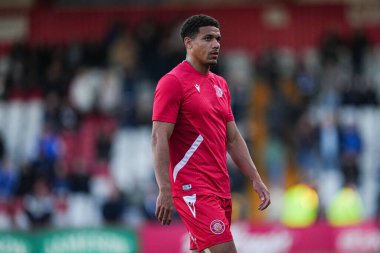 Stevenage takımından Luther Wildin 24 Nisan 2025 'te Stevenage - Birmingham City maçı öncesinde Lamex Stevenage Stevenage, İngiltere