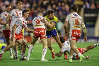 Warrington Wolves 'tan Matty Ashton, 24 Nisan 2025' te Warrington, İngiltere 'deki Halliwell Jones Stadyumu' nda oynanan 9. Betfred Süper Lig karşılaşmasında St. Helens 'li Jon Bennison' a yenildi.