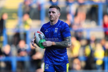 Warrington Wolves 'dan Marc Sneyd maç öncesi ısınma turunda 9. Betfred Süper Ligi karşılaşması öncesinde Warrington Wolves St. Helens' e karşı Halliwell Jones Stadyumu, Warrington, Birleşik Krallık, 24 Nisan 2025
