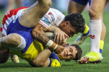 Warrington Wolves 'tan Josh Thewlis ve St. Helens' ten Tristan Sailor, 24 Nisan 2025 'te Halliwell Jones Stadyumu' nda oynanan 9.