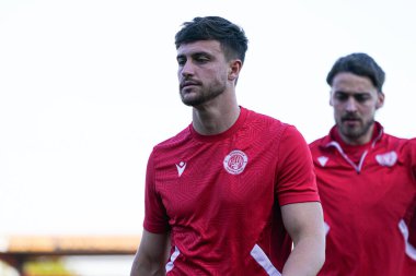 Stevenage takımından Jake Young 24 Nisan 2025 'te Stevenage-Birmingham City maçında Lamex Stevenage Stevenage' e karşı.