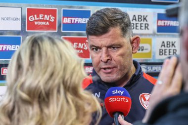 Paul Wellens St. Helens baş antrenörü Jenna Brooks ile Betfred Süper Lig 9. Raundda Halliwell Jones Stadyumu, Warrington, Birleşik Krallık 'ta oynanan Warrington Wolves-St Helens maçında röportaj yaptı.