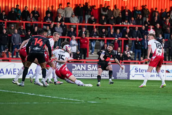 Birmingham City 'den Alfie May, 24 Nisan 2025' te İngiltere 'nin Stevenage kentinde oynanan Sky Bet 1 Stevenage - Birmingham City maçında gol atma girişiminde bulundu.