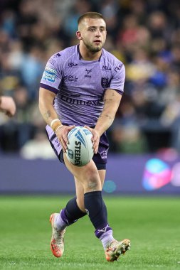 Hull KR 'dan Mikey Lewis, Betfred Süper Lig 9' uncu raundda topla Leeds Rhinos 'a karşı Hull KR maçında Headingley Stadyumu, Leeds, İngiltere, 25 Nisan 2025