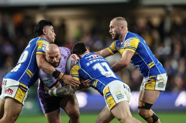 Hull KR 'dan Sam Luckley, Leeds Gergedan takımından Sam Lisone ile Betfred Süper Lig 9. Raundda Leeds Gergedan Hull KR' a karşı Headingley Stadyumu, Leeds, İngiltere, 25 Nisan 2025 'te oynanan karşılaşmada karşılaşacak.