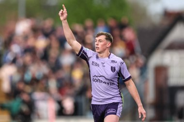 Hull KR 'dan Jack Broadbent 25 Nisan 2025' te Headingley Stadyumu 'nda oynanan Betfred Süper Lig 9. Maçı' nda takım arkadaşlarına talimat verdi.