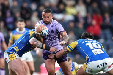 Hull KR 'dan Elliot Minchella, Betfred Süper Lig 9' uncu raundda Keenan Palasia ile Leeds Rhinos vs Hull KR maçında Headingley Stadyumu, Leeds, İngiltere, 25 Nisan 2025