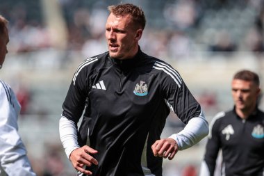 Newcastle United takımından Dan Burn, Premier League maçı sırasında İngiltere 'nin Newcastle şehrinde oynanan Ipswich Town maçında ısınma turunda...
