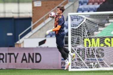 Blackpool 'dan Harry Tyrer 26 Nisan 2025' te İngiltere 'nin Wigan kentindeki Brick Community Stadyumu' nda oynanan Wigan Athletic-Blackpool maçında maç öncesi ısınma maçında