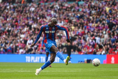 Kristal Saray 'dan Jean-Philippe Mateta 1-0' lık skorla gol atmasına karşın, 26 Nisan 2025 'te Londra' daki Wembley Stadyumu 'nda oynanan Emirates FA Kupası Yarı-Final karşılaşmasında faul için elendi.