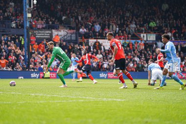 Luton Town 'dan Shandon Baptiste, 26 Nisan 2025' te Luton Town - Coventry City maçında Kenilworth Road, Luton, İngiltere 'de skor yaptı.