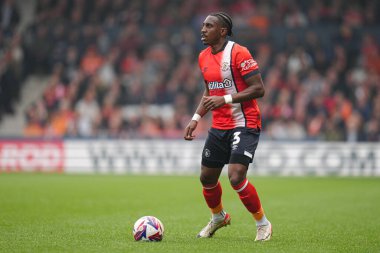 Luton Town 'dan Amari' i Bell, Gök İddia Şampiyonası 'nda Luton Town, Coventry City' ye karşı, Kenilworth Road, Luton, Birleşik Krallık, 26 Nisan 2025