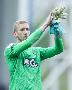 Watford 'dan Daniel Bachmann, 26 Nisan 2025' te İngiltere 'nin Blackburn kentinde oynanan Blackburn Rovers - Watford maçında taraftarlarını alkışladı.