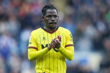 Watford 'dan Tom Dele-Bashiru 26 Nisan 2025' te İngiltere 'nin Blackburn kentinde oynanan Blackburn Rovers - Watford maçında taraftarlarını alkışlıyor.