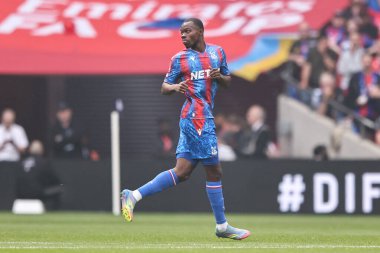 Kristal Saray 'dan Tyrick Mitchell, 26 Nisan 2025 tarihinde İngiltere' nin Wembley Stadyumu 'nda oynanan Kristal Saray-Aston Villa maçında